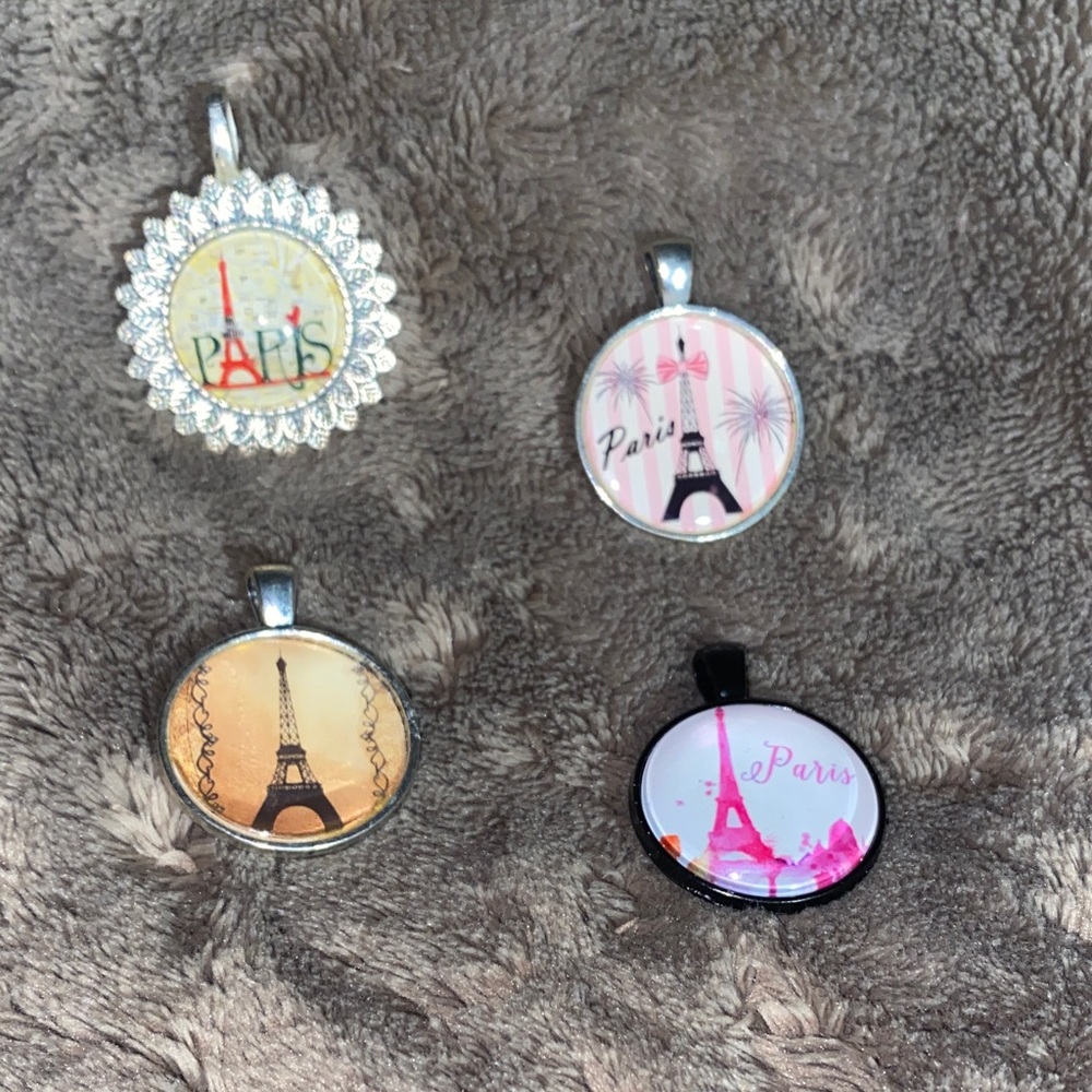 Paris Themed Pendant Set